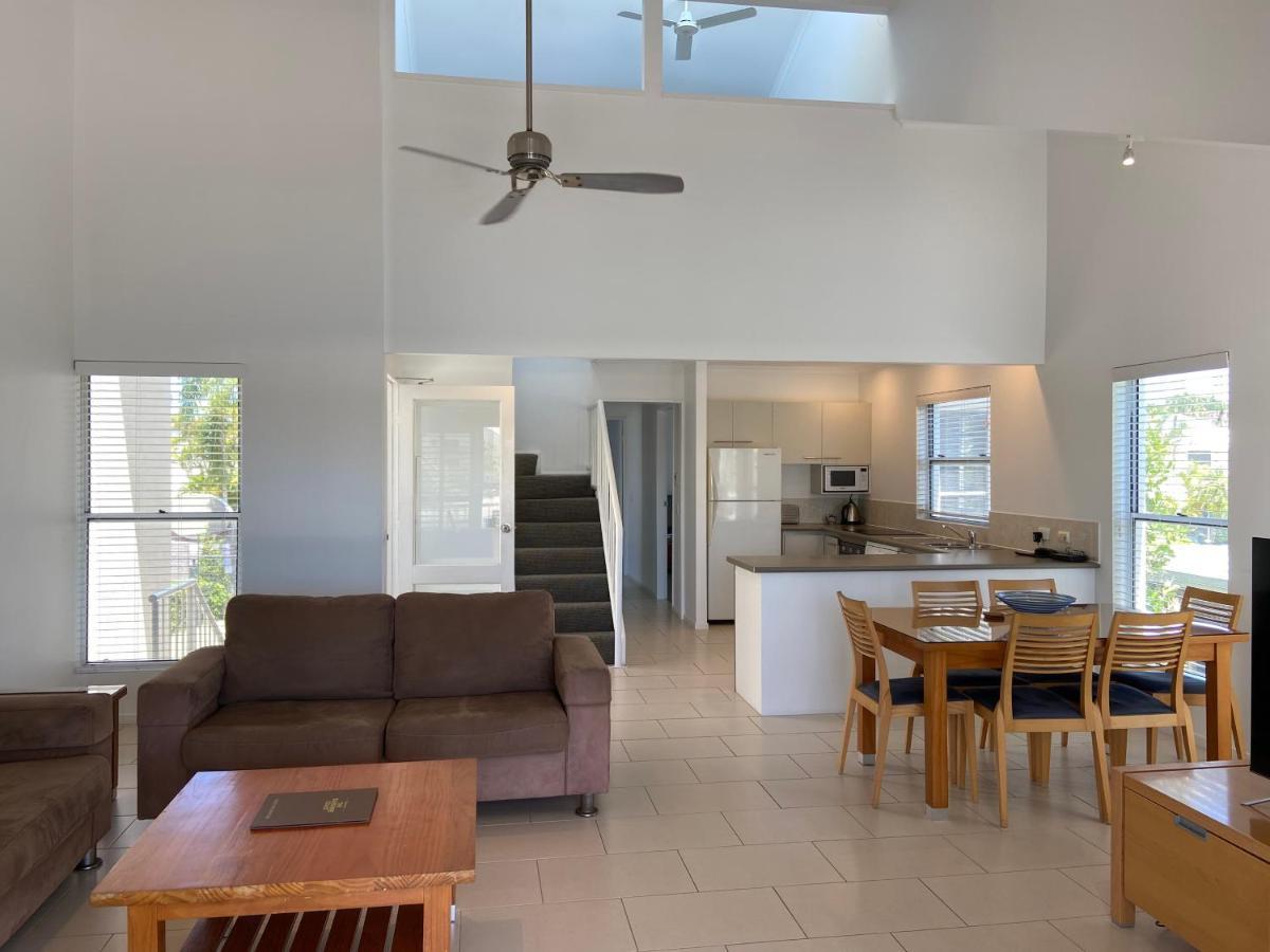 Skippers Cove Waterfront Resort Noosaville Bagian luar foto