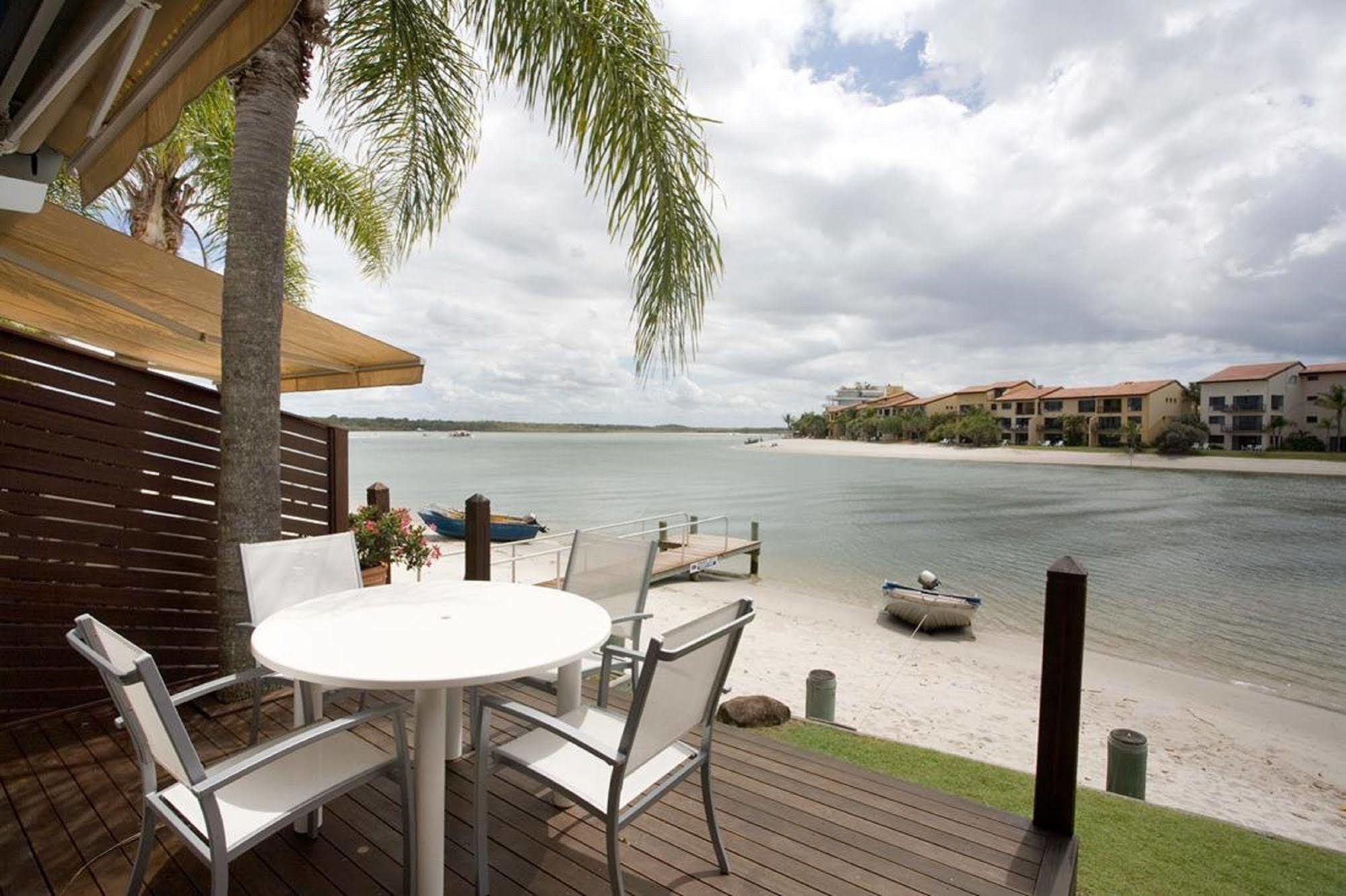 Skippers Cove Waterfront Resort Noosaville Bagian luar foto