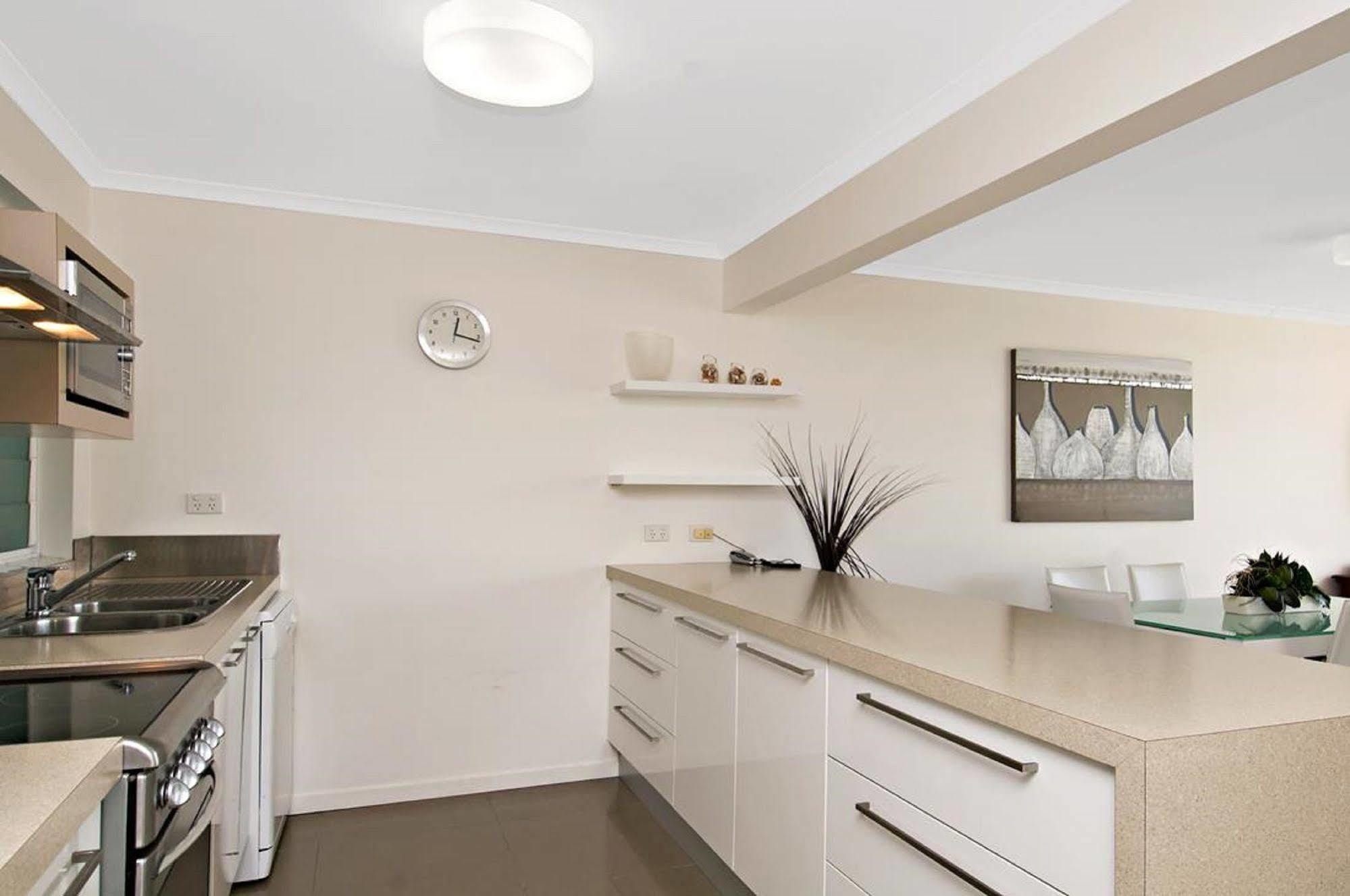 Skippers Cove Waterfront Resort Noosaville Bagian luar foto
