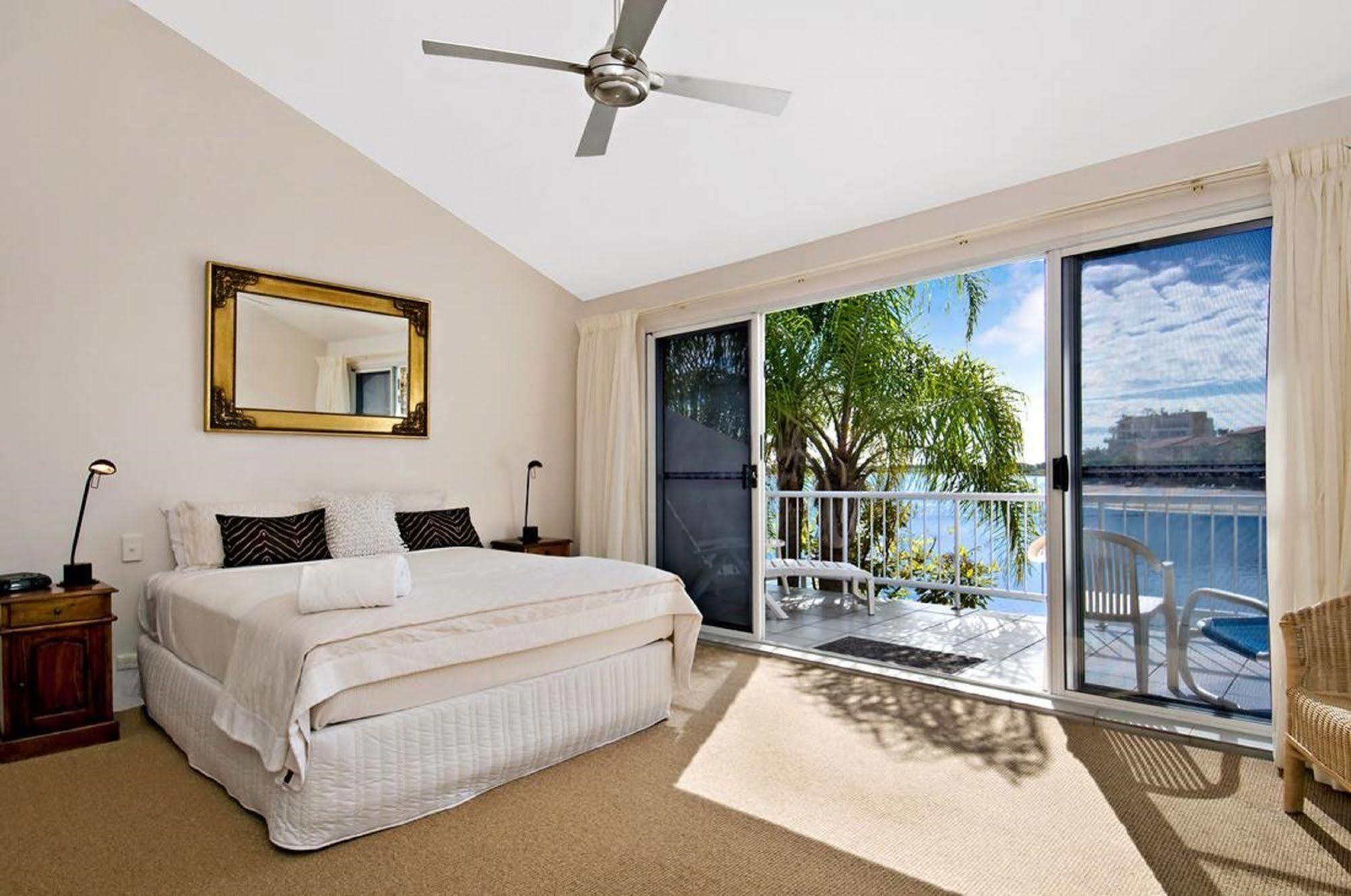 Skippers Cove Waterfront Resort Noosaville Bagian luar foto