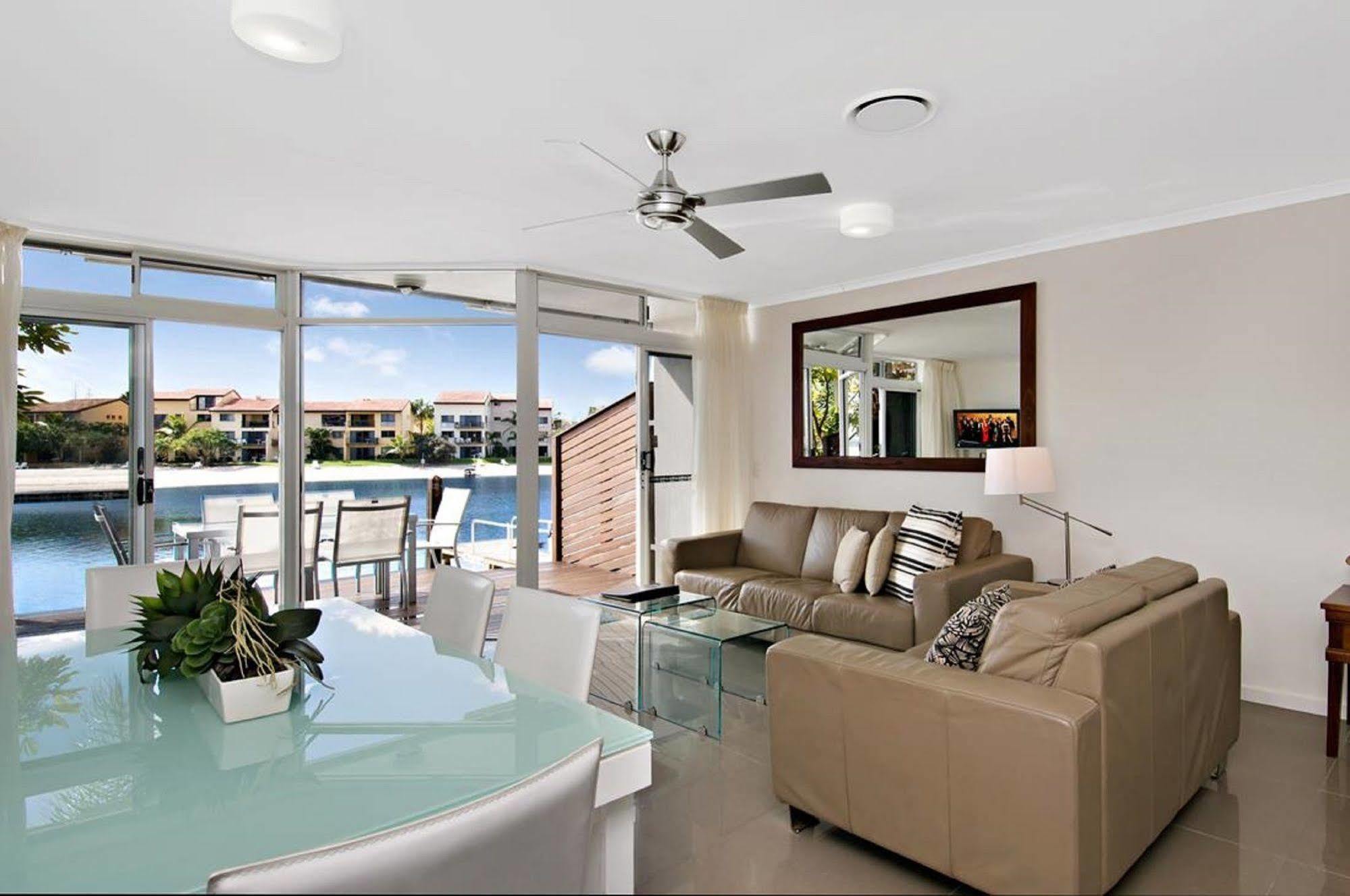 Skippers Cove Waterfront Resort Noosaville Bagian luar foto