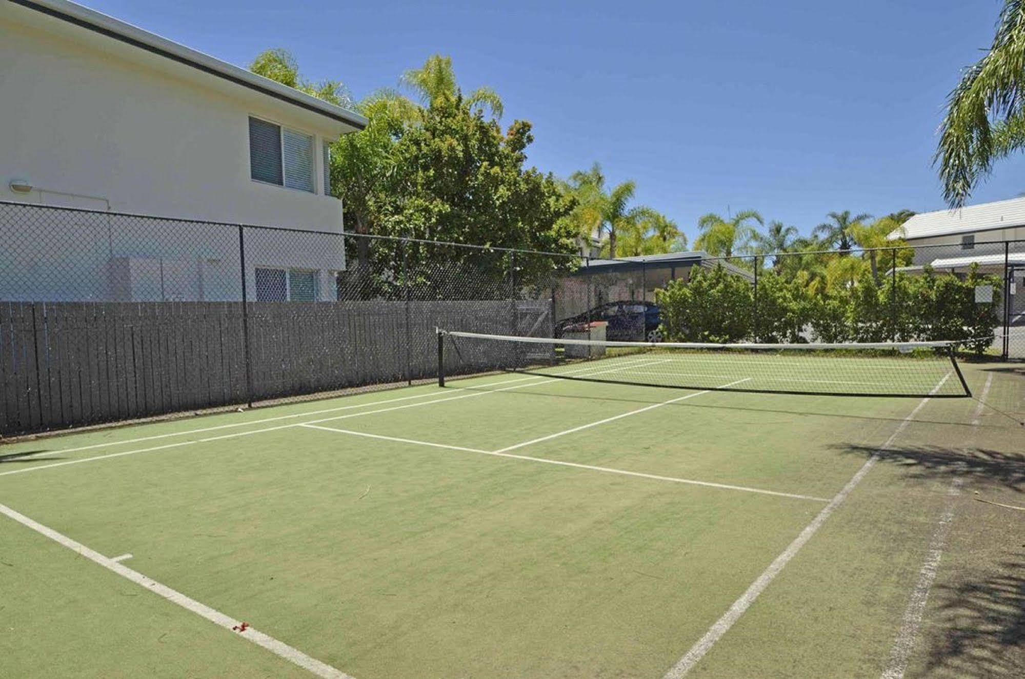 Skippers Cove Waterfront Resort Noosaville Bagian luar foto